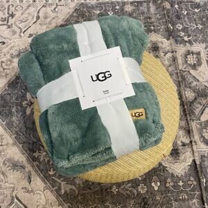 UGG Saige Plush Throw, 50" x 70” Green, NWT